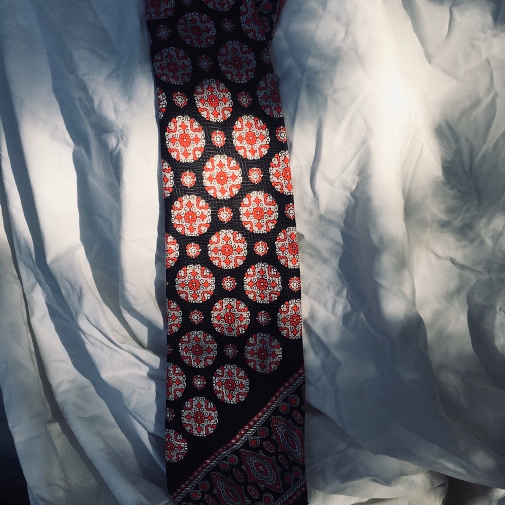 Midcentury vintage 60s skinny tie red snowflake